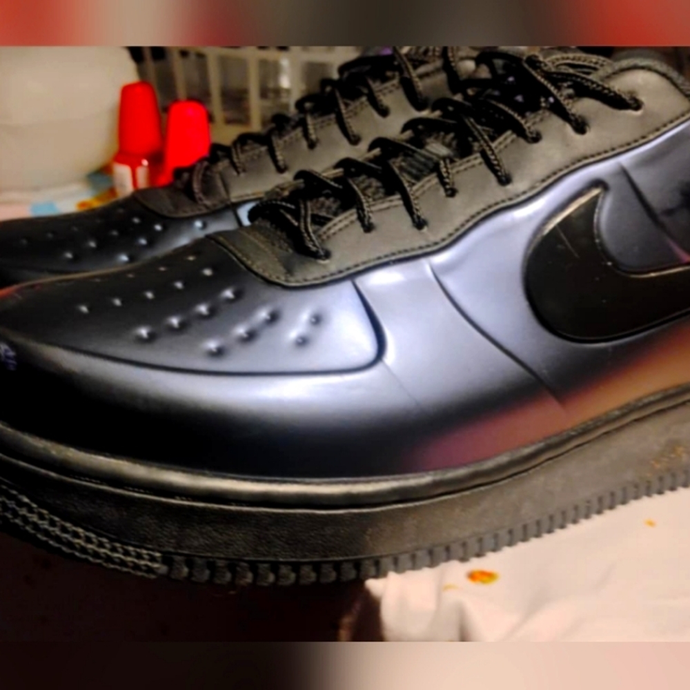 Size 10.5 Nike Air Force1 07'' edition "Foamposite" chameleon color tennis shoe.